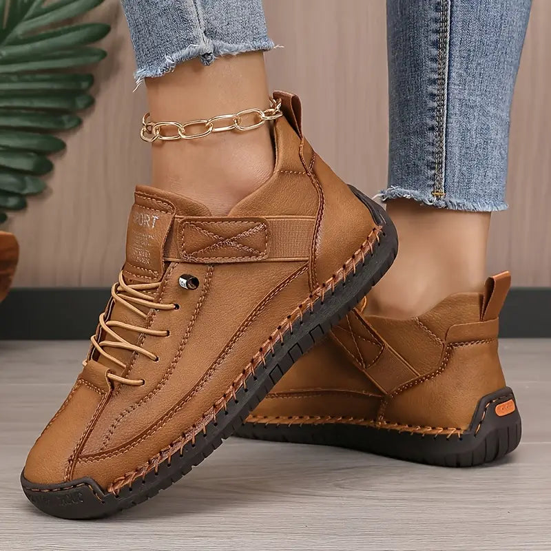 Rutschfeste, leichte Sohle der ergonomischen Damen Komfort-Sneaker für sicheren Halt.