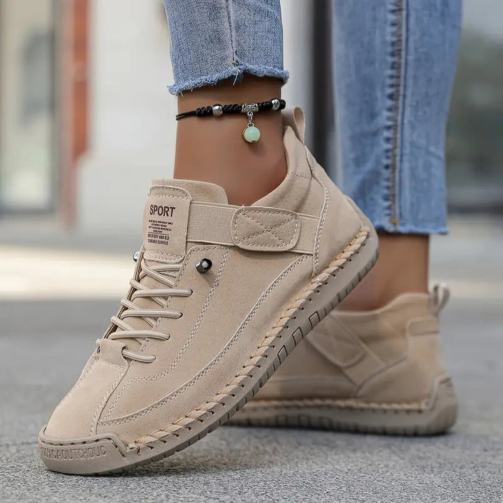 Geräumiger Zehenbereich des ergonomischen Damensneakers, ideal für Komfort und Fußgesundheit.