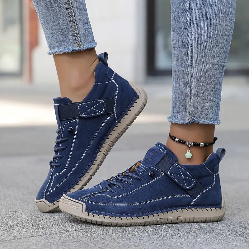 Mehrere Paar ergonomische Damen-Komfortschuhe in verschiedenen Farben für jeden Anlass.