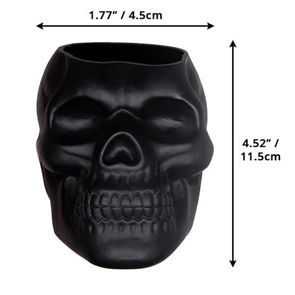 Totenkopf Stiftehalter auf Schreibtisch, praktische & stilvolle Aufbewahrung für Schreibwaren.