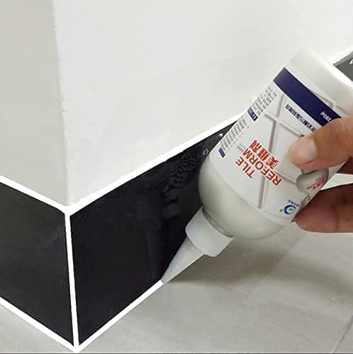 Praktischer Fugenstift für Heimwerker, ideal zur Renovierung und Reparatur alter Fliesenfugen.