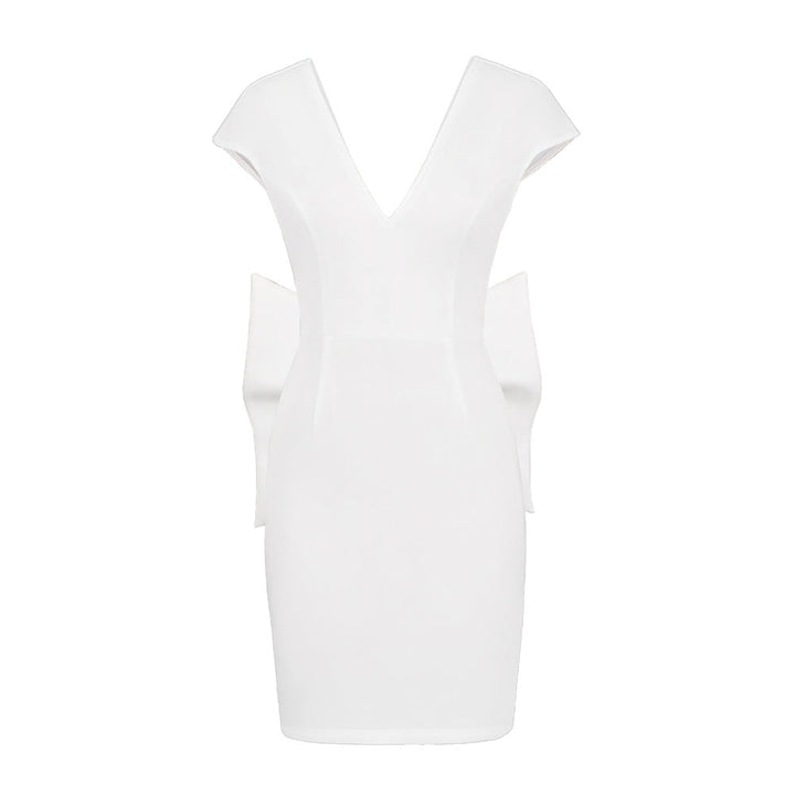 Festliches weißes Damen Cocktailkleid mit V-Ausschnitt. Das elegante Partykleid hat einen figurbetonten Schnitt.