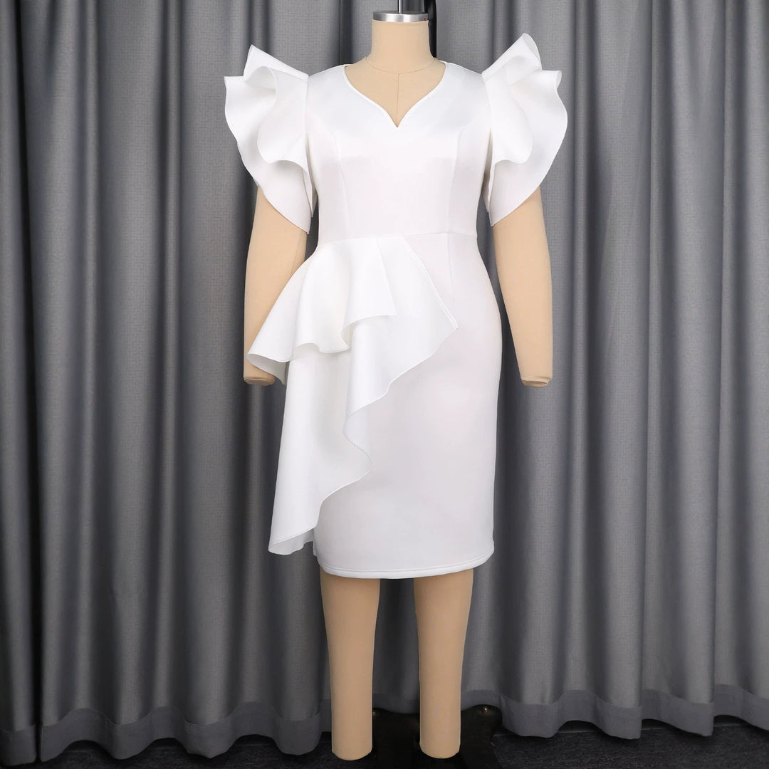 Elegantes figurbetontes Damenkleid mit V-Ausschnitt und Rüschen. Perfekt als Cocktail- oder Abendkleid.