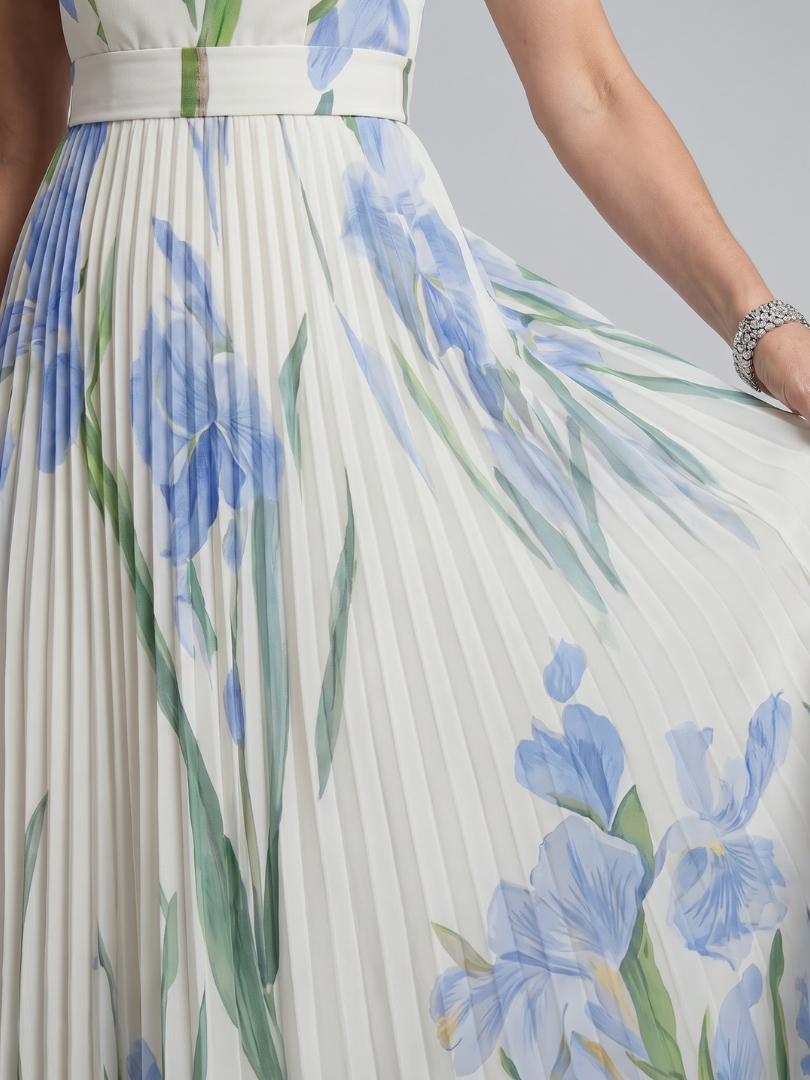 Frau trägt weißes ärmelloses Damen Blumen Midikleid mit Quadratausschnitt. Perfektes Outfit für Sommer.