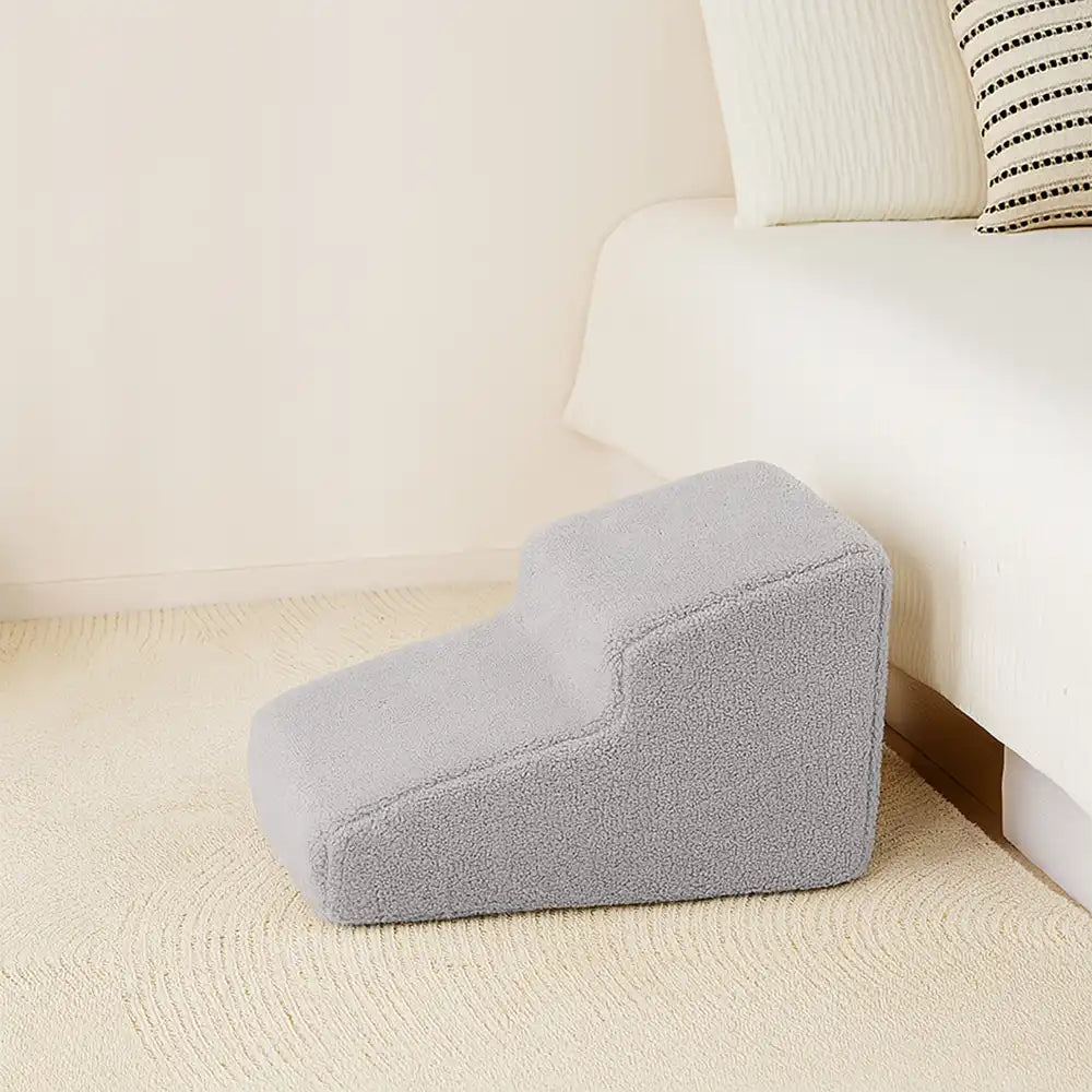 Komfortable Hundetreppe mit weichen Stufen, Gelenkschutz für ältere Hunde. Grau, waschbar, ideal für Sofa.