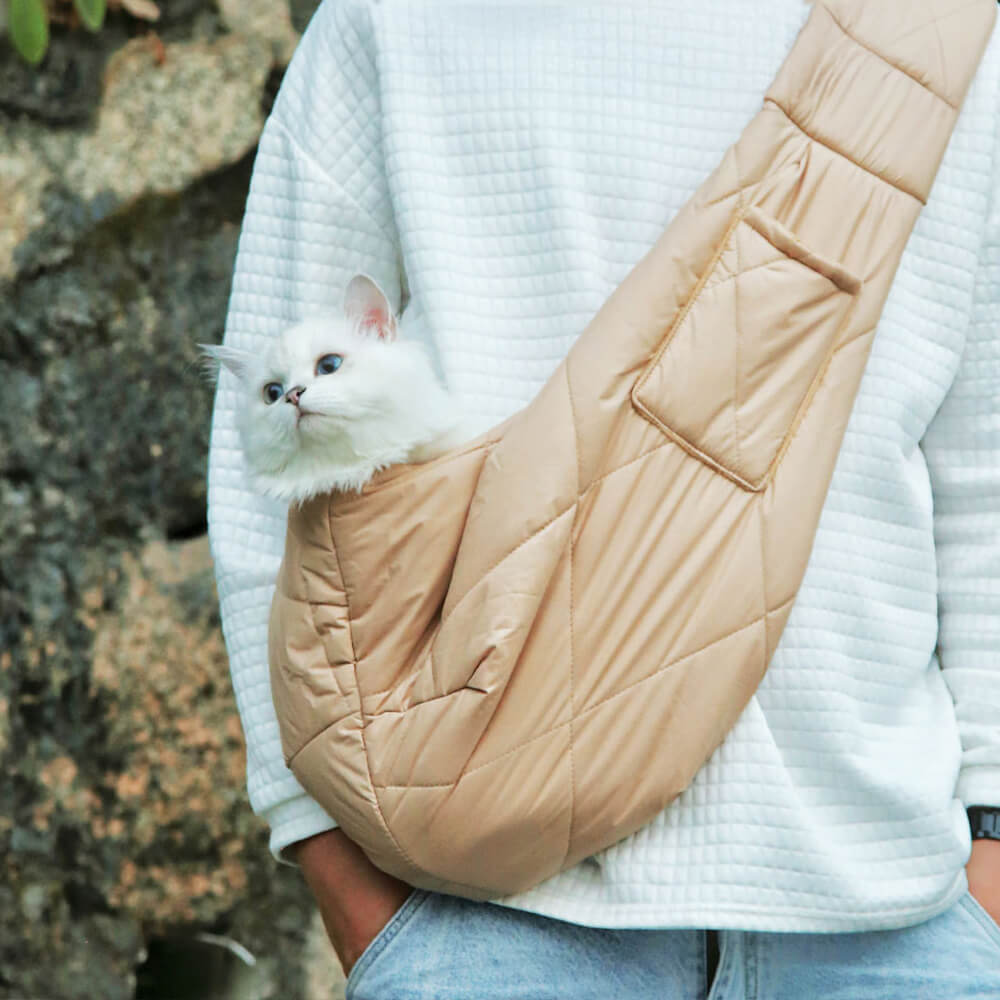 Sichere Outdoor-Tragetasche für Katzen und kleine Hunde, weich gefüttert, ideal für unterwegs.