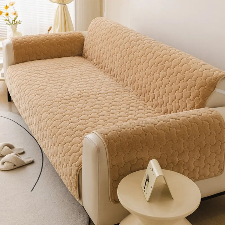 Weicher Plüsch-Couchbezug für Sofaschutz & Tierschutz. Kratzfest, waschbar & gemütlich.