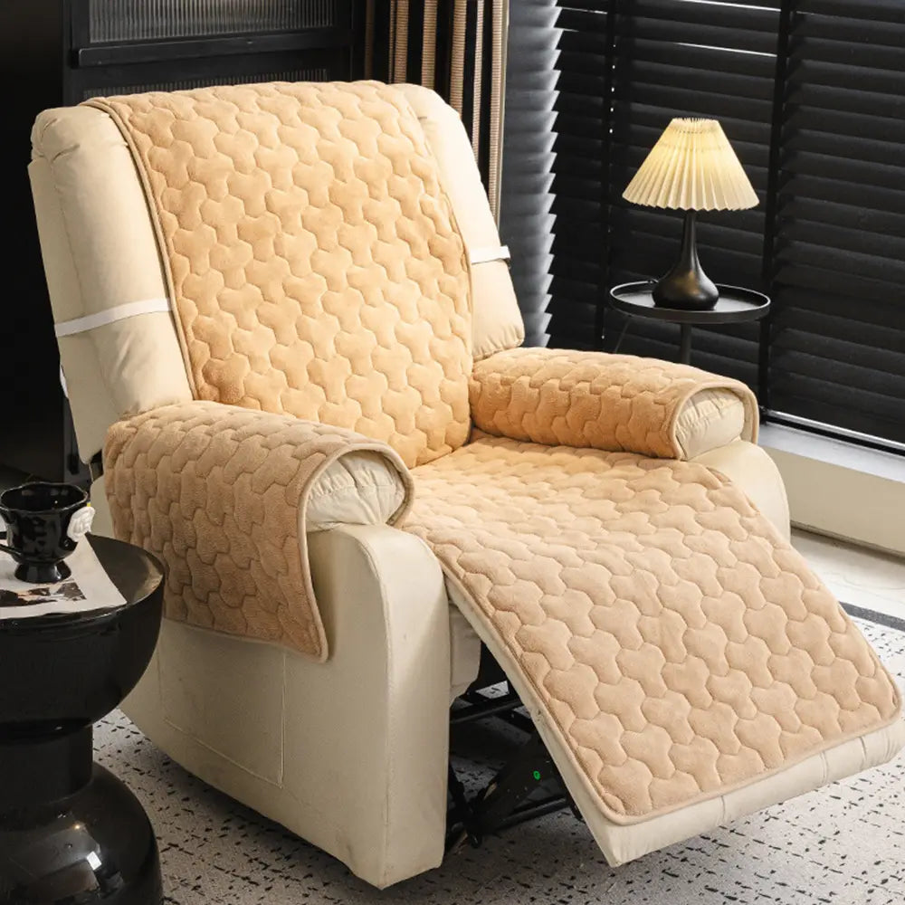 Rutschfester Plüsch-Couchbezug als Möbelschutz, ideal für Familien mit Haustieren.