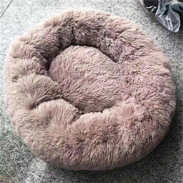 Stylisches Hundebett aus weichem Kunstfell, modernes Design trifft auf höchsten Komfort für Ihr Tier.