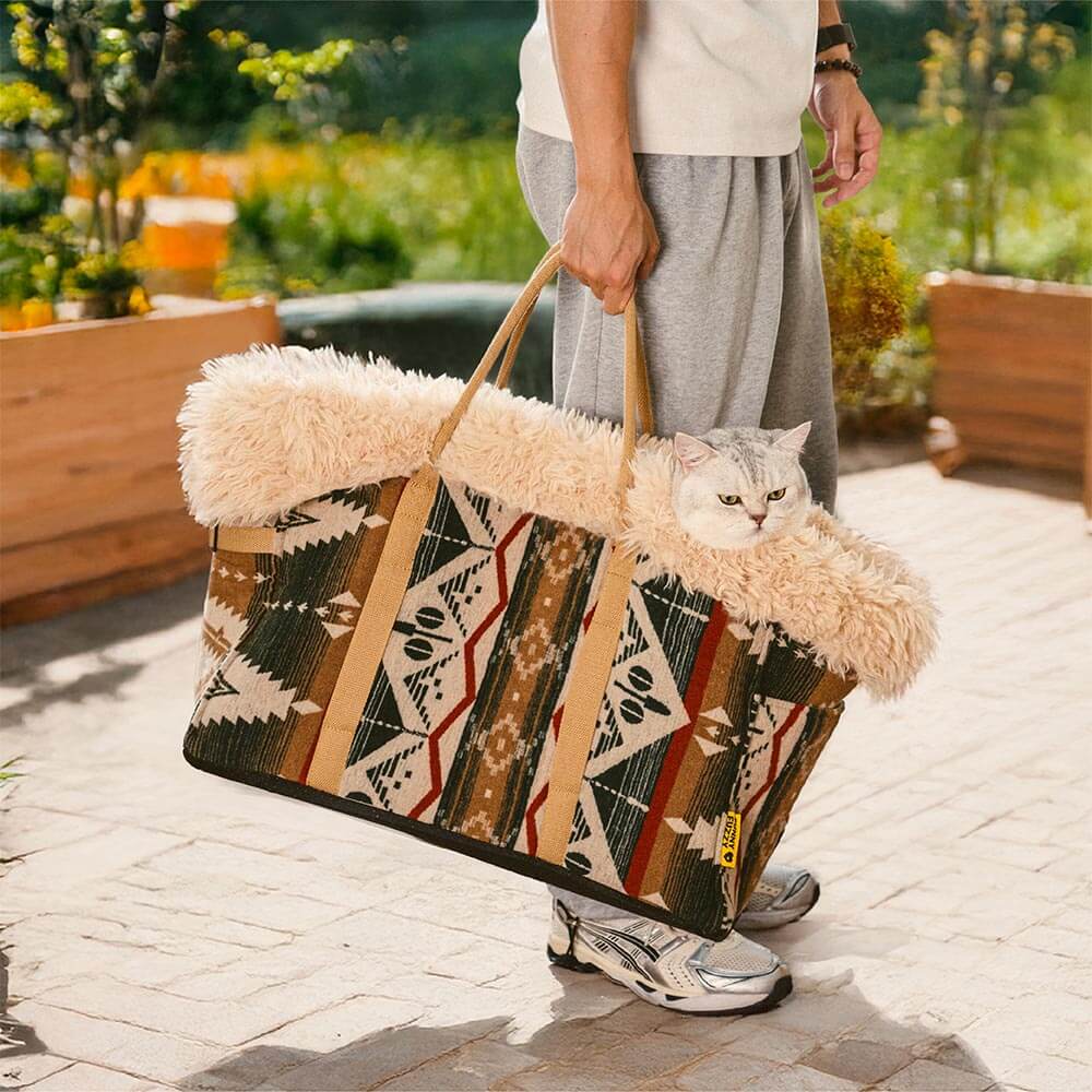 Braunes Kuschelbett & faltbarer Träger für kleine Hunde & Katzen, ganzjährig nutzbar.