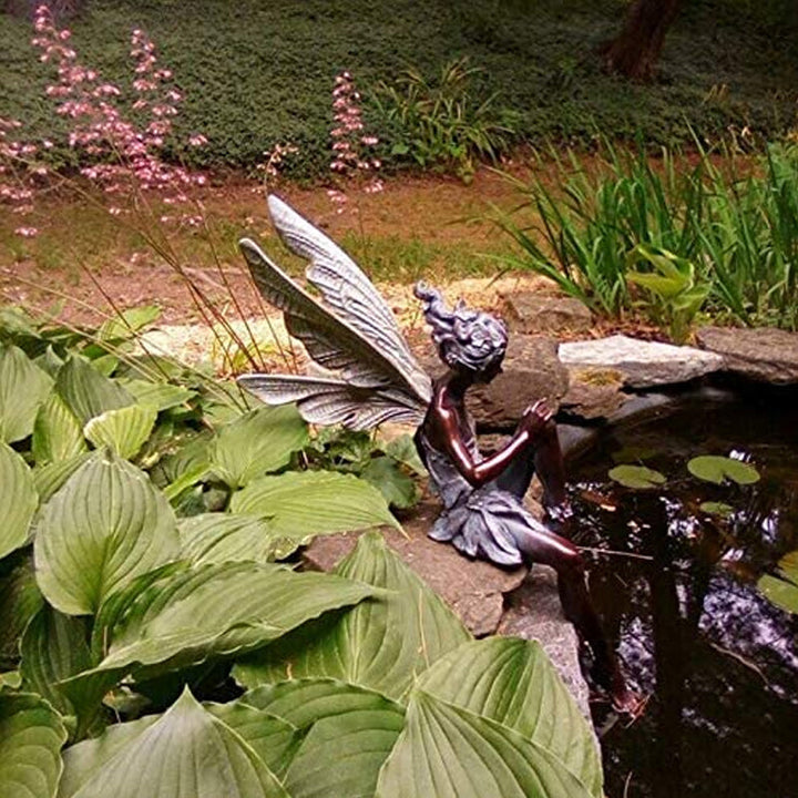 Robuste und wetterfeste Elfen-Gartenstatue aus Harz, ideal für ganzjährige Outdoor-Dekoration.