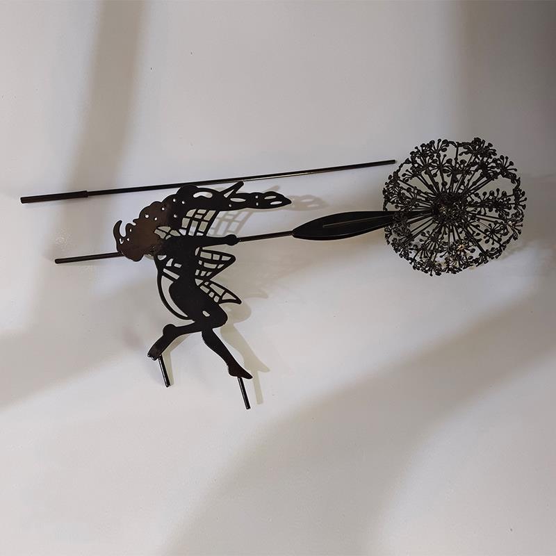 Stilvolle Feen & Löwenzahn Garten Skulptur, robuste Metallfigur, bereichert jeden Außenbereich und Eingangsbereich.