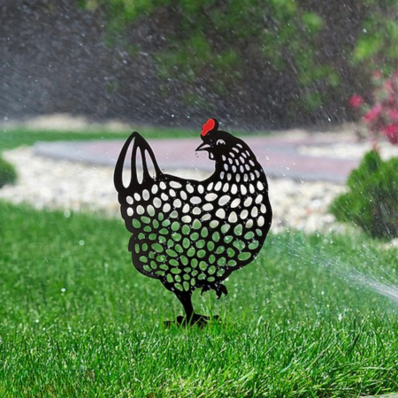 Set aus verschiedenen Hühner Gartensteckern aus Acryl. Wetterfeste Dekoration für lebendige Gärten.