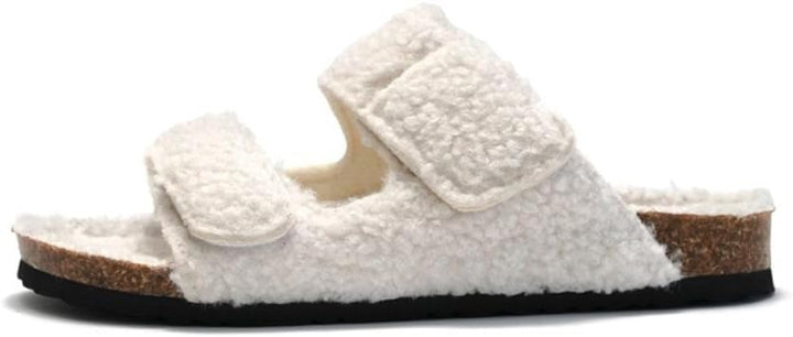 Detailansicht weicher, warmer Damen Herbstpantoffeln, kuscheliges Futter für Gemütlichkeit.