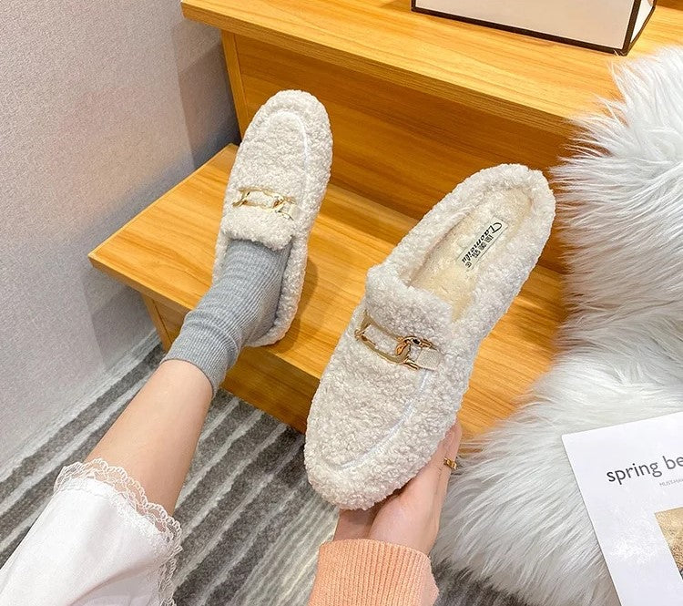 Kuschelige Damen Winter Loafer, bequeme Hausschuhe für warme Füße im Winter, stilvolle Wintermode.