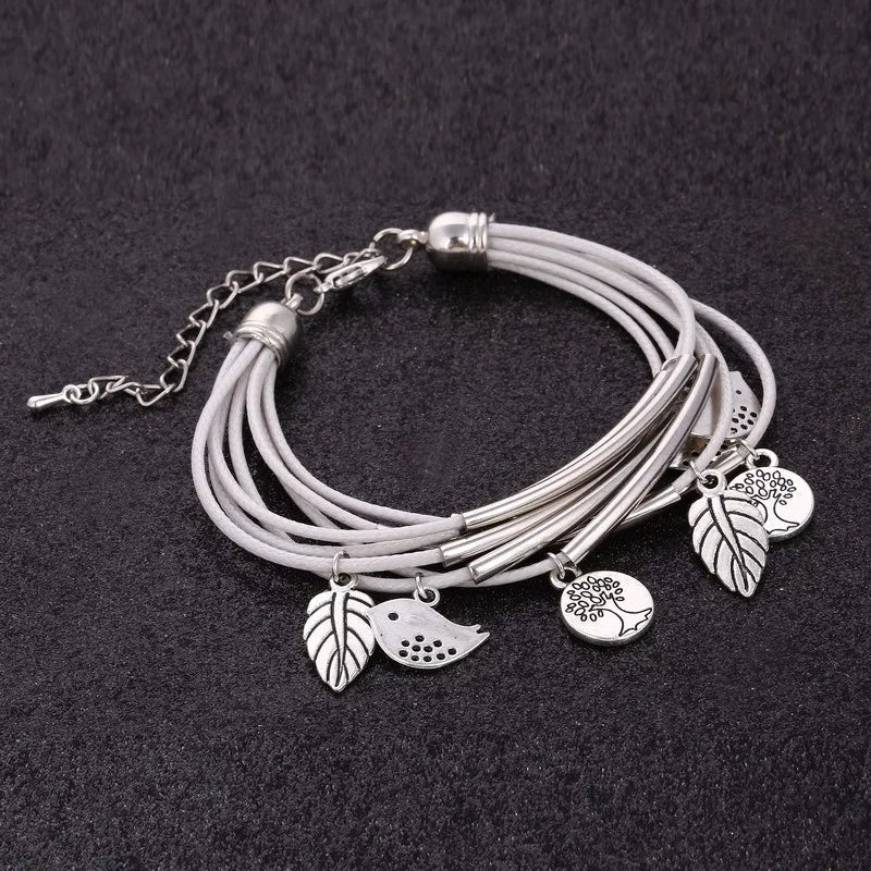 Schmuckstück: Mehrlagiges Armband mit Natur-Elementen für Damen & Herren.