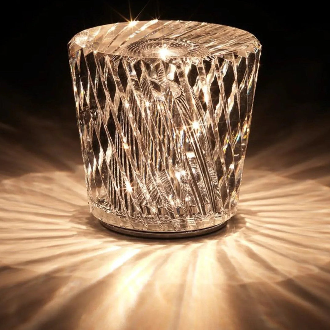 Wiederaufladbare Kristalllampe mit sanfter LED-Akzentbeleuchtung.