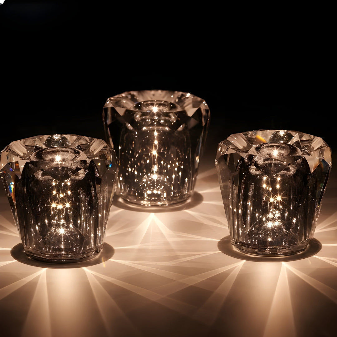 Funkelnde Kristalllampe mit langlebiger, wiederaufladbarer LED-Technik.