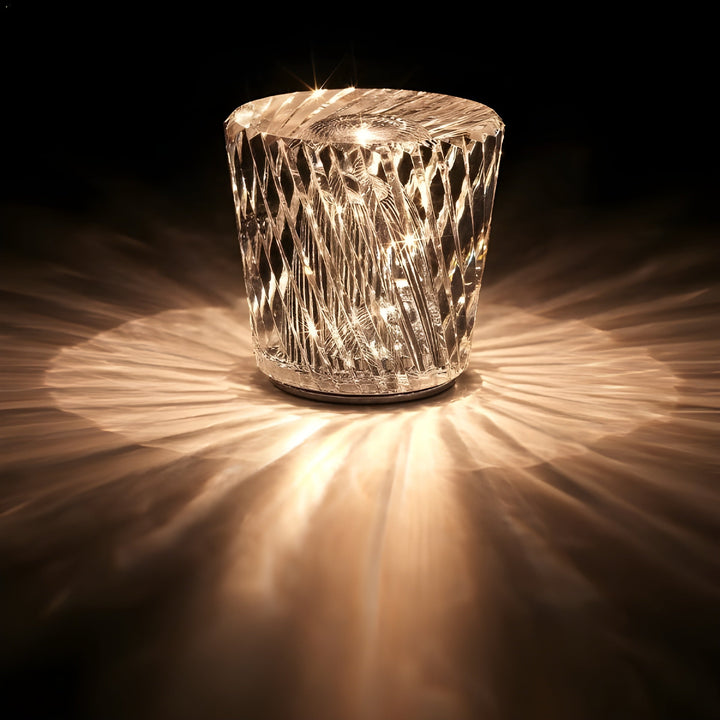 Designlampe mit Kristall-Effekt & wiederaufladbarer LED für stilvolles Ambiente.