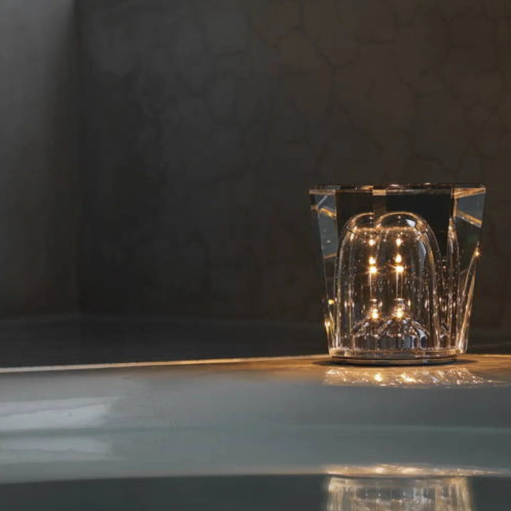 Kristall-Tischlampe mit LED für stimmungsvolle Akzentbeleuchtung.