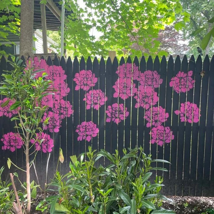 Detailreiche Blumenschablonen für DIY Deko. Wiederverwendbare Malschablonen für vielfältige Bastelprojekte.