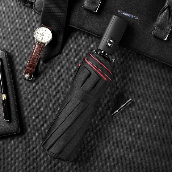 Winddichter Sturmschirm, robust & kompakt, ideal für Reisen & Outdoor-Wetterschutz.
