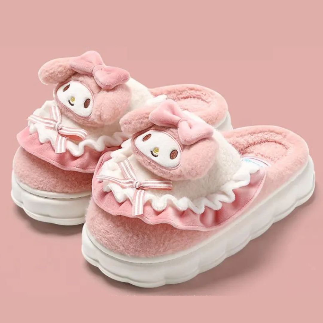 Gemütliche Damen Winterhausschuhe, die warme Füße garantieren. Weiche Slipper für entspannte Stunden daheim.