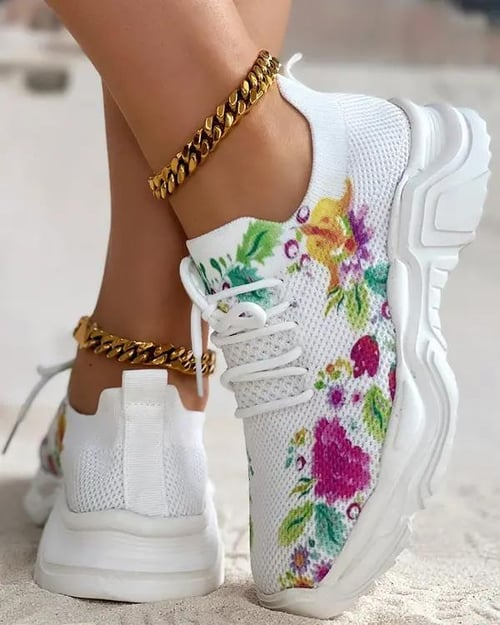 Bequeme Damen Orthopädie Sneaker mit breiter Zehenbox und Fußgewölbestütze für gesunde Füße.