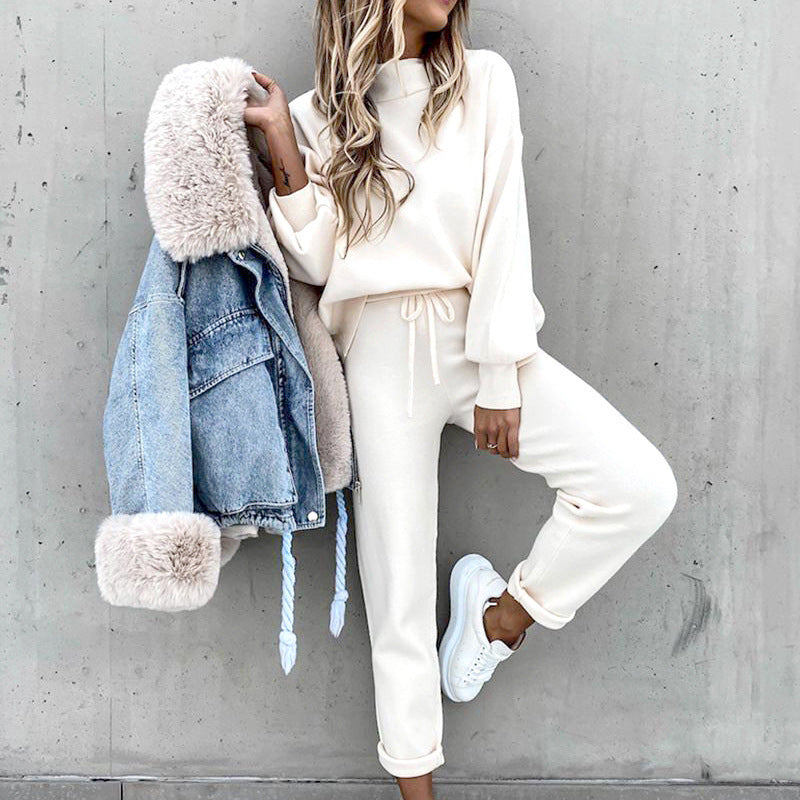 Damen Heimanzug Loungewear Zweiteiler, weich & bequem für entspannte Stunden zu Hause mit Rollkragen.