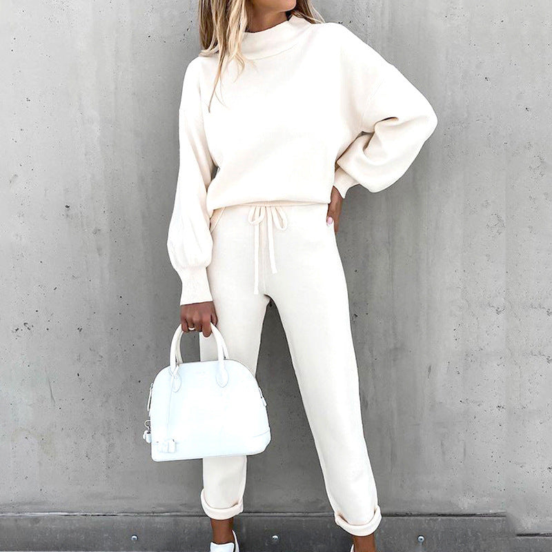 Gemütlicher Damen Freizeit-Zweiteiler mit Rollkragenpullover & Highwaist-Hose. Perfekt für Entspannung.