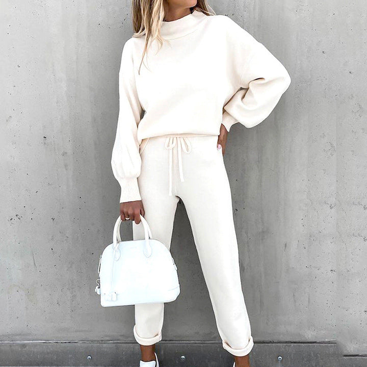 Gemütlicher Damen Freizeit-Zweiteiler mit Rollkragenpullover & Highwaist-Hose. Perfekt für Entspannung.