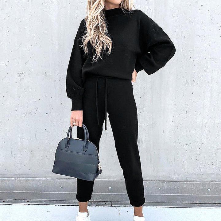 Elegantes Damen Loungewear Outfit-Set in modernem Design. Gemütlicher Zweiteiler für jede Jahreszeit.
