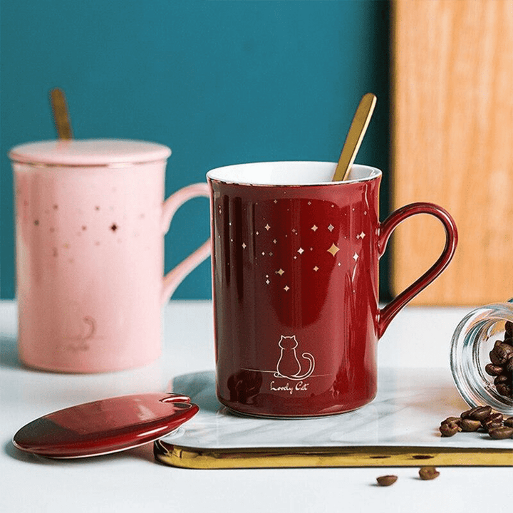 Einzigartige Keramiktasse für Katzenliebhaber: Weiße Katzen-Tasse mit kreativem Katzenschwanz-Henkel Design.