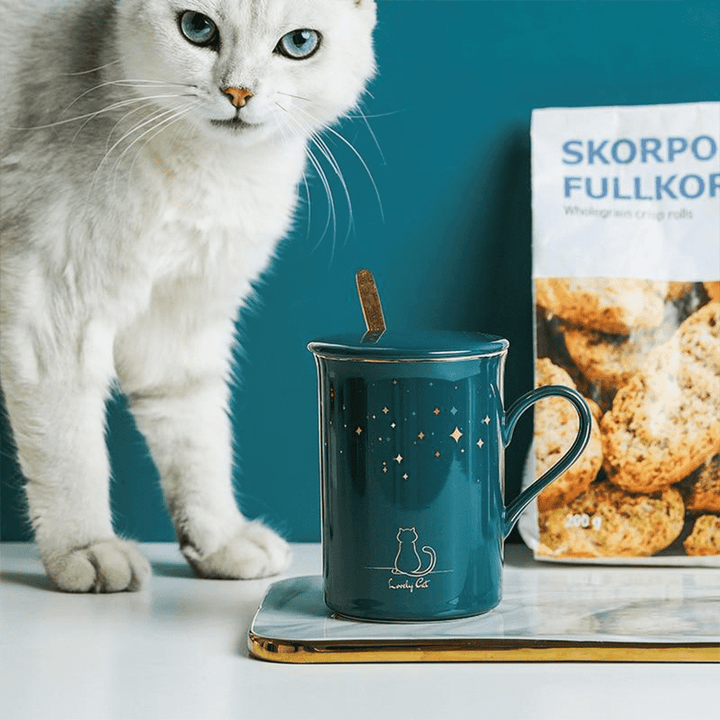 Charmante Teetasse für Katzenfans: Süße Katzen-Tasse mit verspieltem Katzenschwanz-Henkel, ein Hingucker.