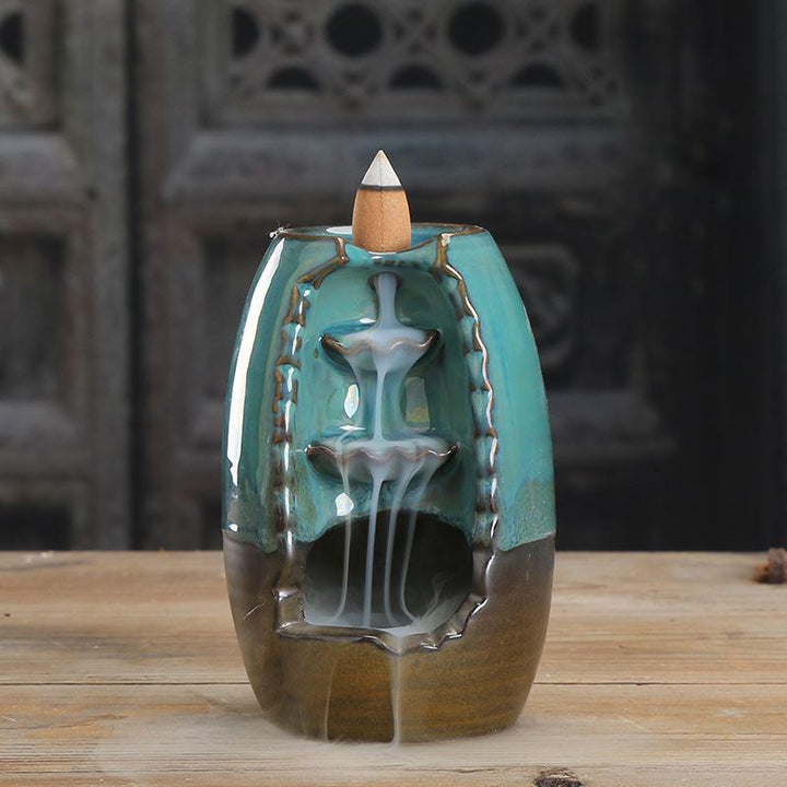 Zen Rückfluss Räuchergefäß mit sanftem Wasserfall Effekt für tiefe Entspannung und Meditation.