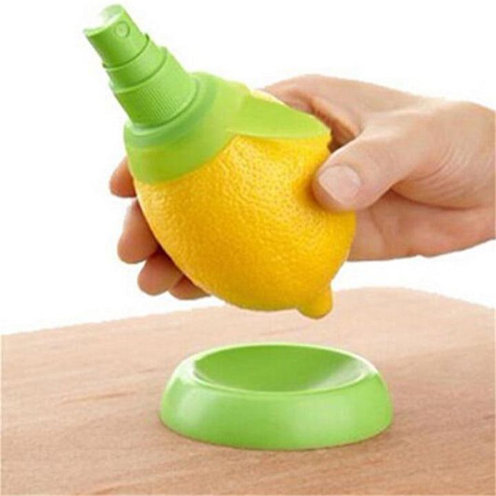 Zitrus-Saftsprüher für frischen Zitronen-, Limetten- oder Orangensaft direkt aus der Frucht, praktischer Küchenhelfer.