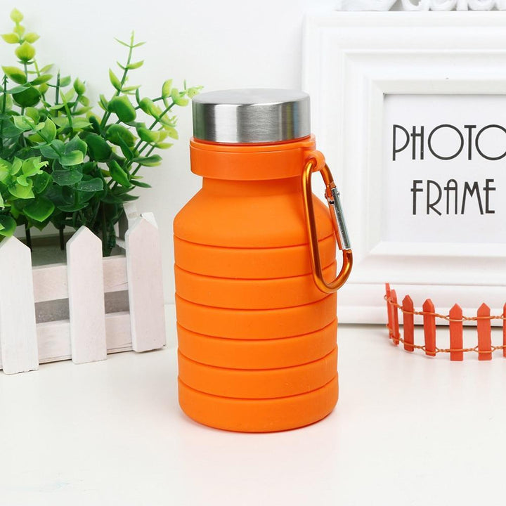 Vielseitige Outdoor-Wasserflasche aus Silikon für Camping, Wandern und Fitness. Leicht zu reinigen.
