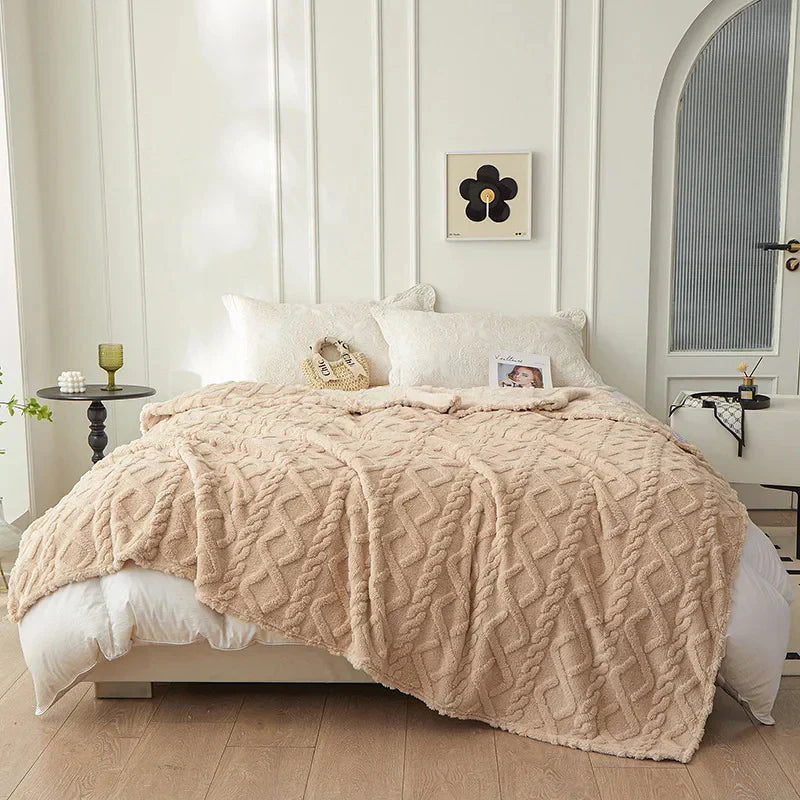 Hochwertige Lammwolldecke, doppelseitig nutzbar, als stilvolle Schlafzimmer- oder Sofadecke.